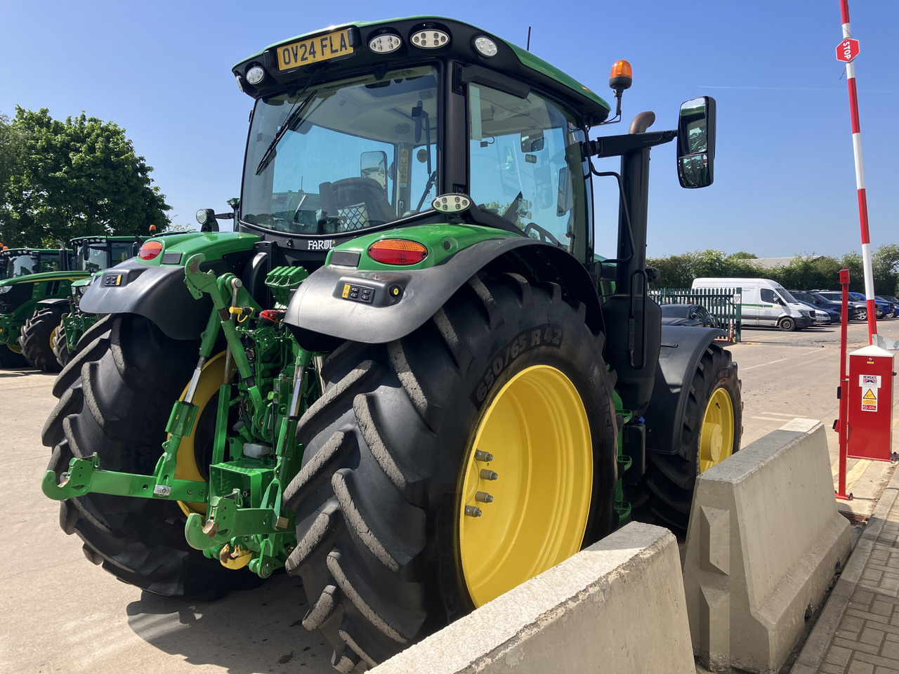 John Deere 6R155 - Máy cày: hình 5 John Deere 6R155 - Máy cày: hình 5