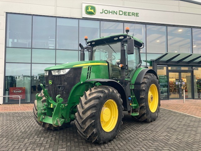 John Deere 7310R - Máy cày: hình 1 John Deere 7310R - Máy cày: hình 1