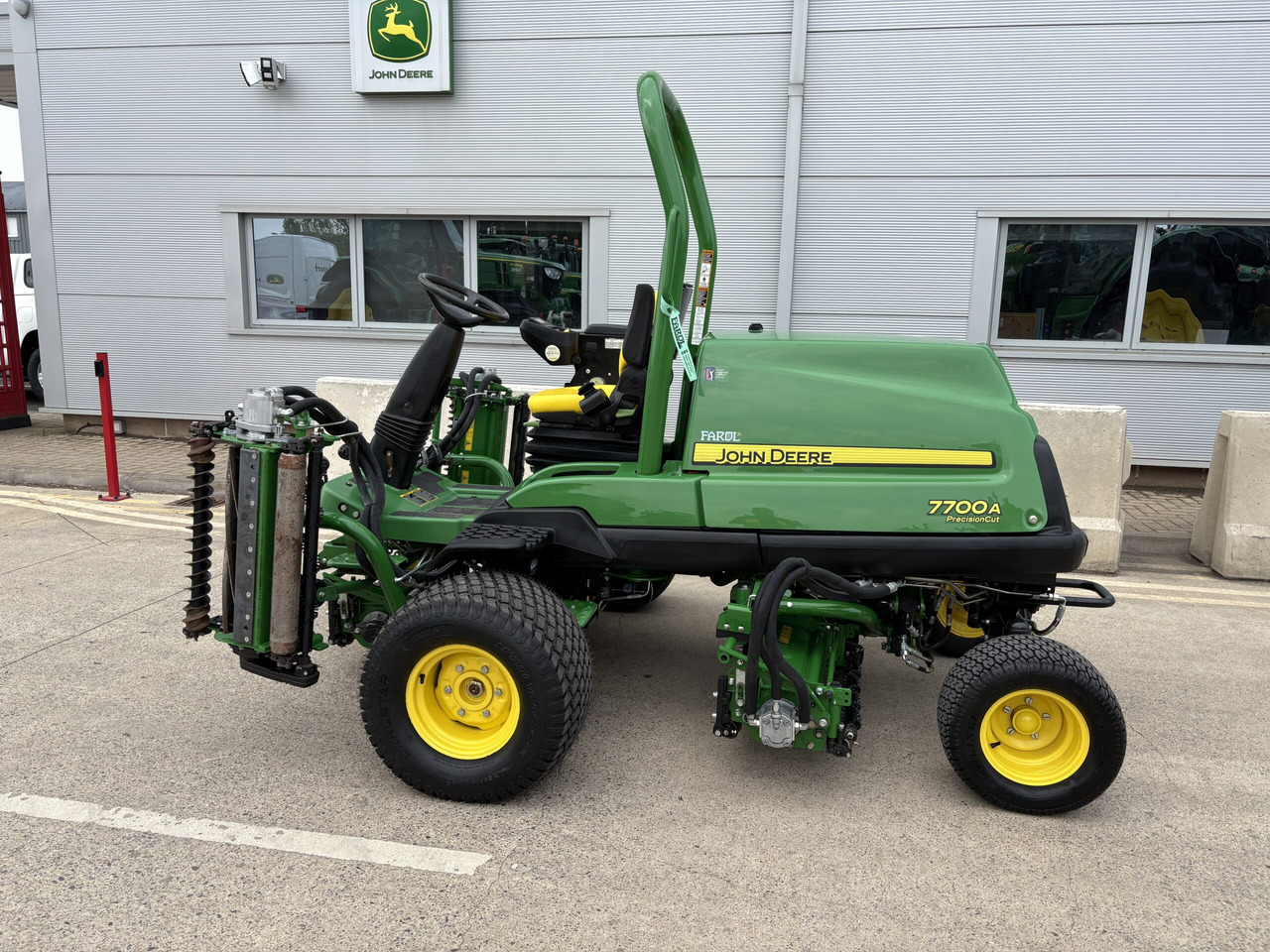 John Deere 7700A Fairway Mower - Máy cắt cỏ vườn: hình 1 John Deere 7700A Fairway Mower - Máy cắt cỏ vườn: hình 1