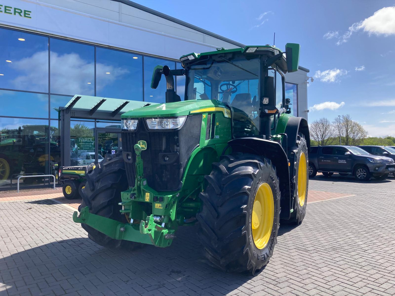 John Deere 7R 310 - Máy cày: hình 1 John Deere 7R 310 - Máy cày: hình 1