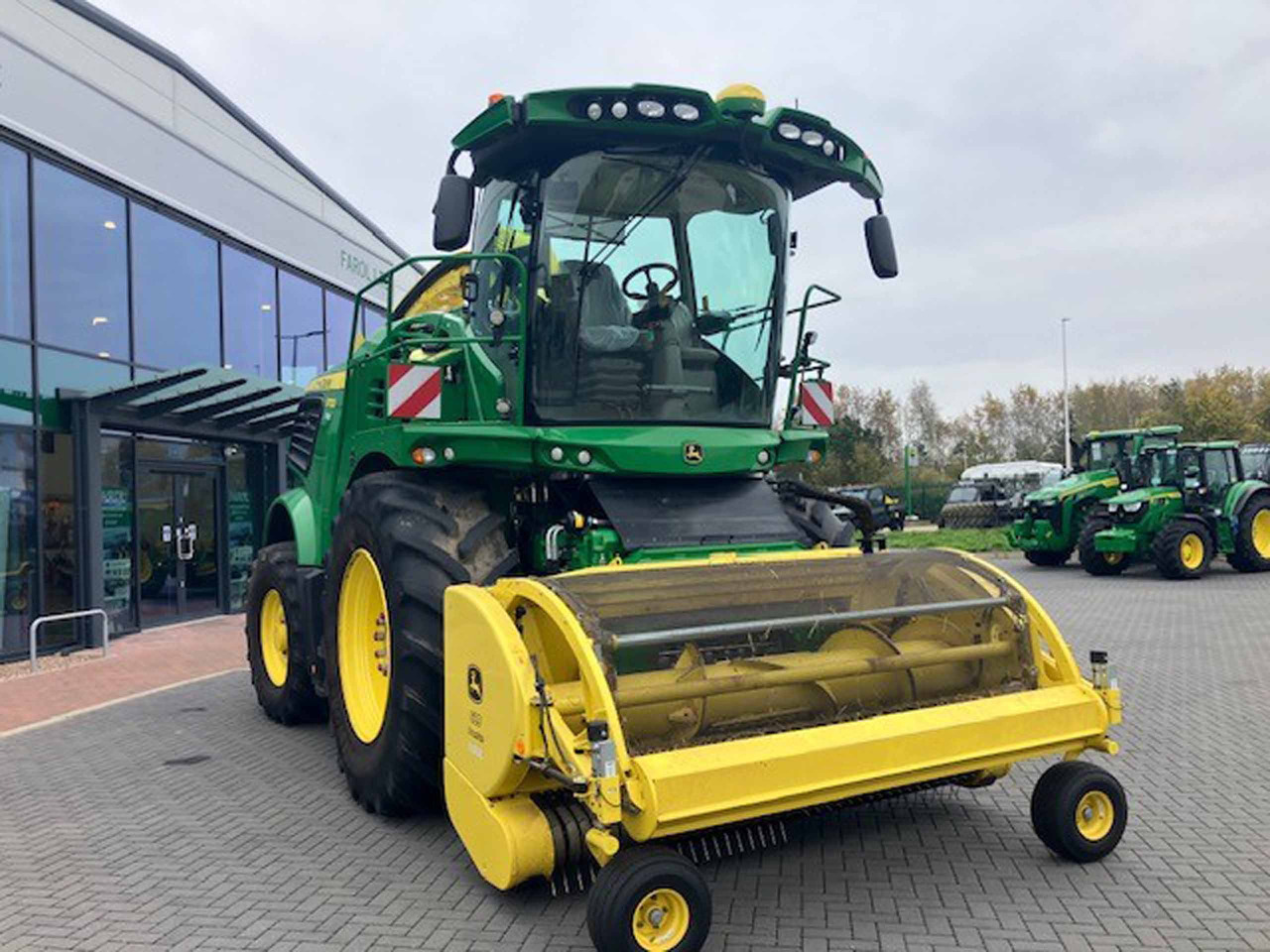 John Deere 9700i - Máy gặt đập thức ăn gia súc: hình 2 John Deere 9700i - Máy gặt đập thức ăn gia súc: hình 2
