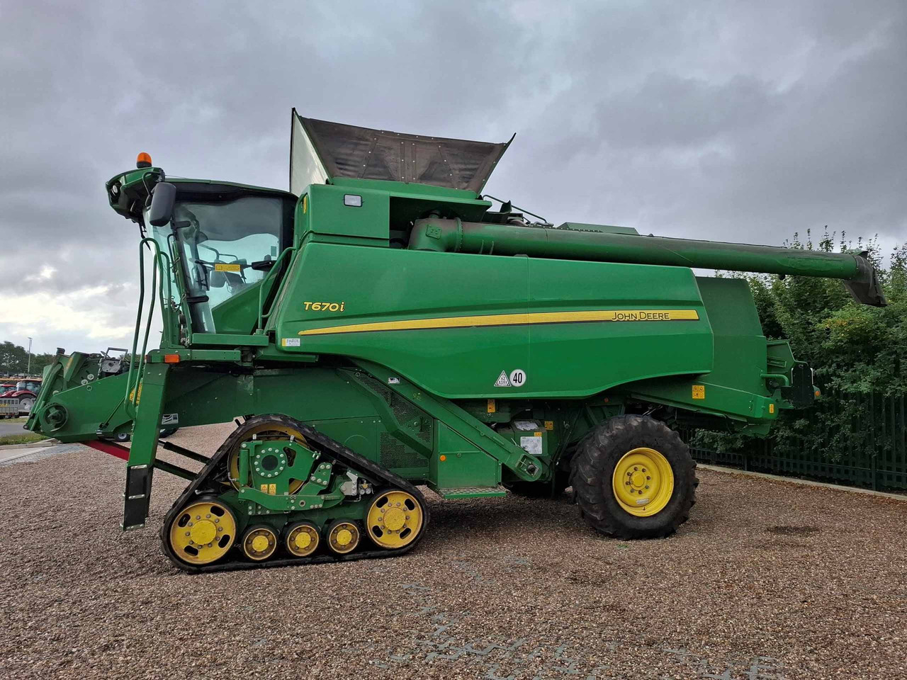 John Deere T670i - Máy gặt đập: hình 2 John Deere T670i - Máy gặt đập: hình 2