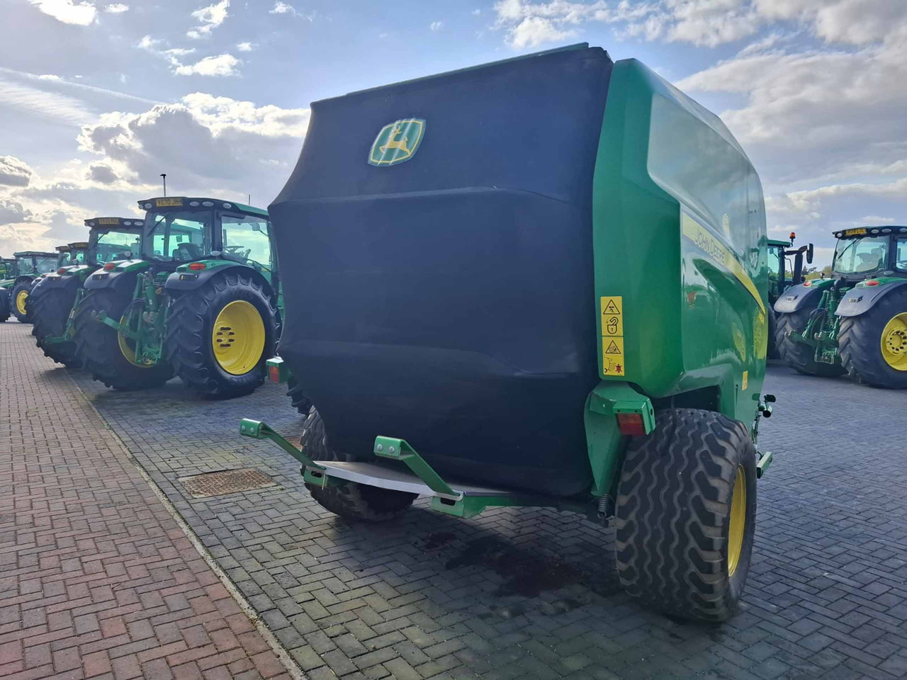 John Deere V451R - Trang thiết bị dàn trải: hình 4 John Deere V451R - Trang thiết bị dàn trải: hình 4