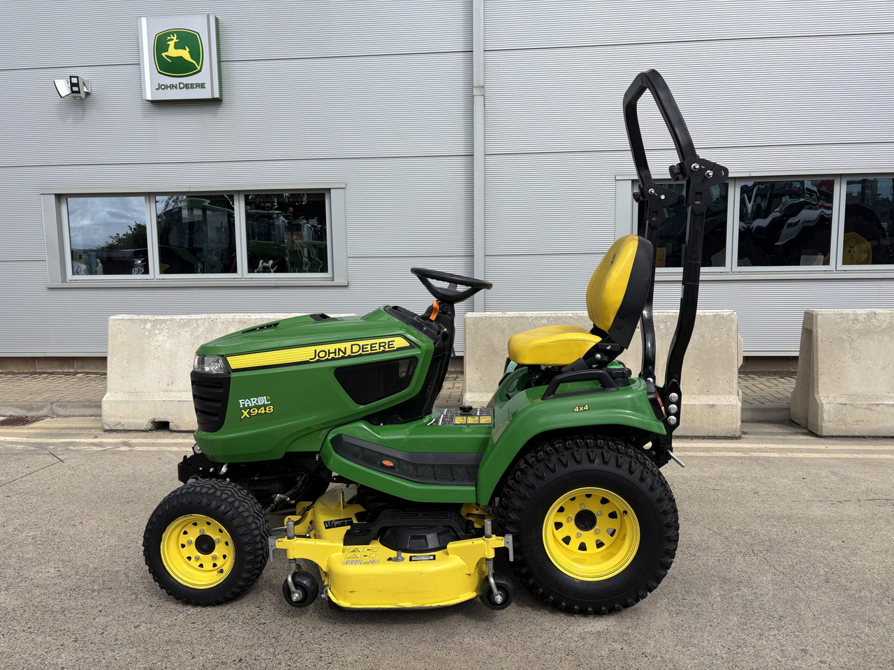 John Deere X948 Commercial Lawn Tractor - Máy cắt cỏ vườn: hình 1 John Deere X948 Commercial Lawn Tractor - Máy cắt cỏ vườn: hình 1