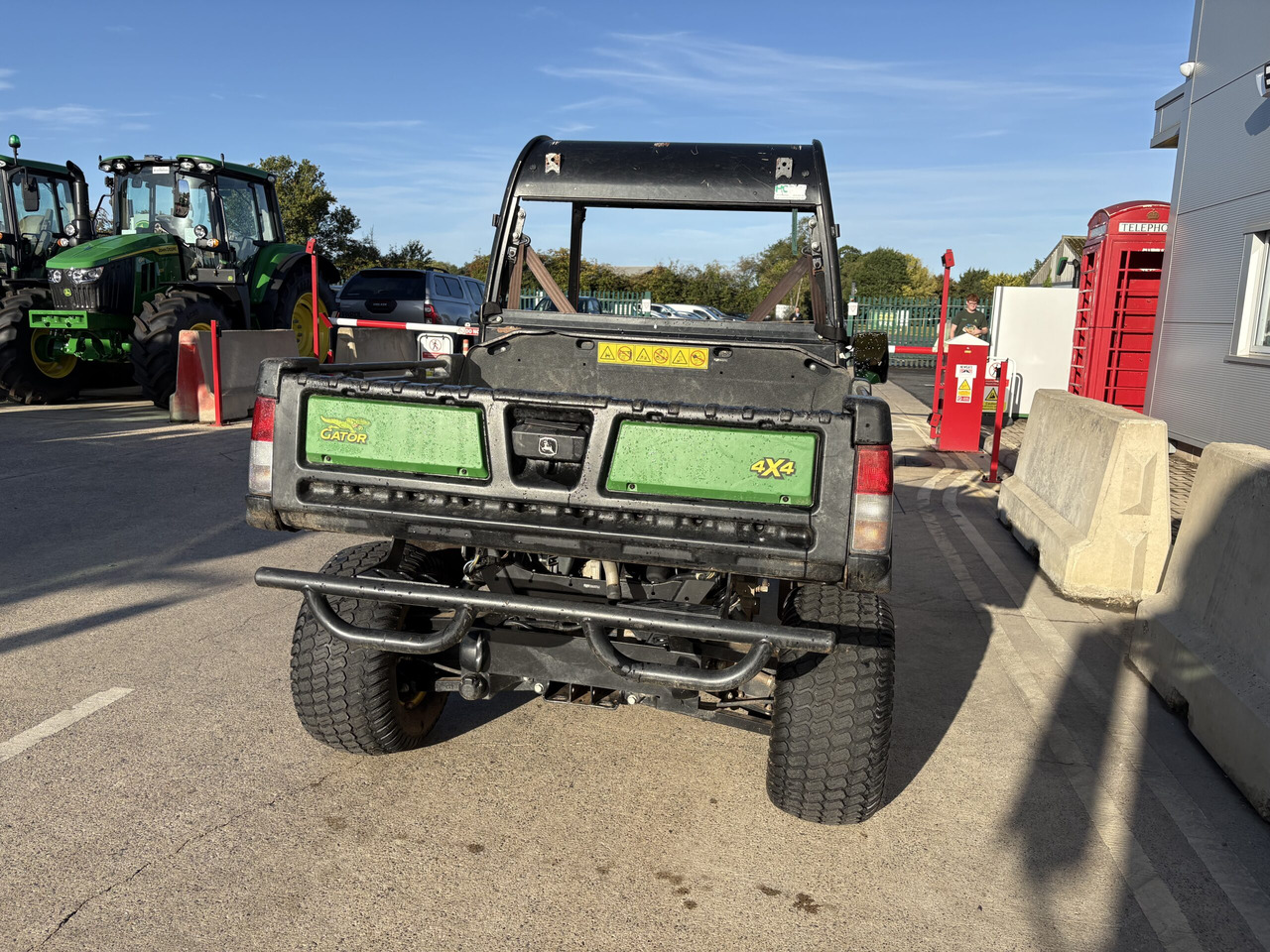 John Deere XUV855M Gator - ATV/ Xe 4 bánh: hình 3 John Deere XUV855M Gator - ATV/ Xe 4 bánh: hình 3