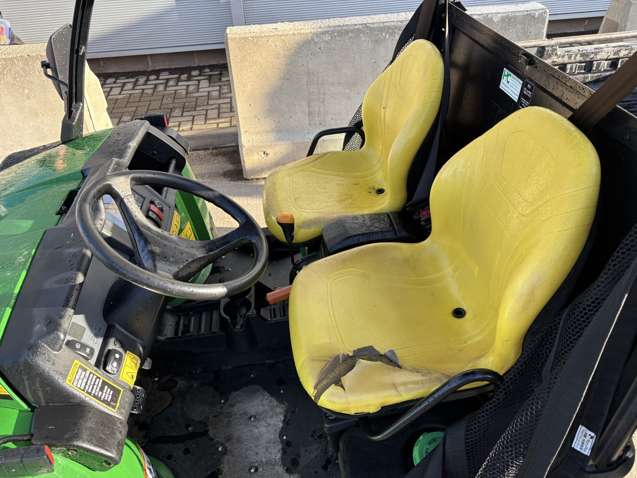 John Deere XUV855M Gator - ATV/ Xe 4 bánh: hình 4 John Deere XUV855M Gator - ATV/ Xe 4 bánh: hình 4