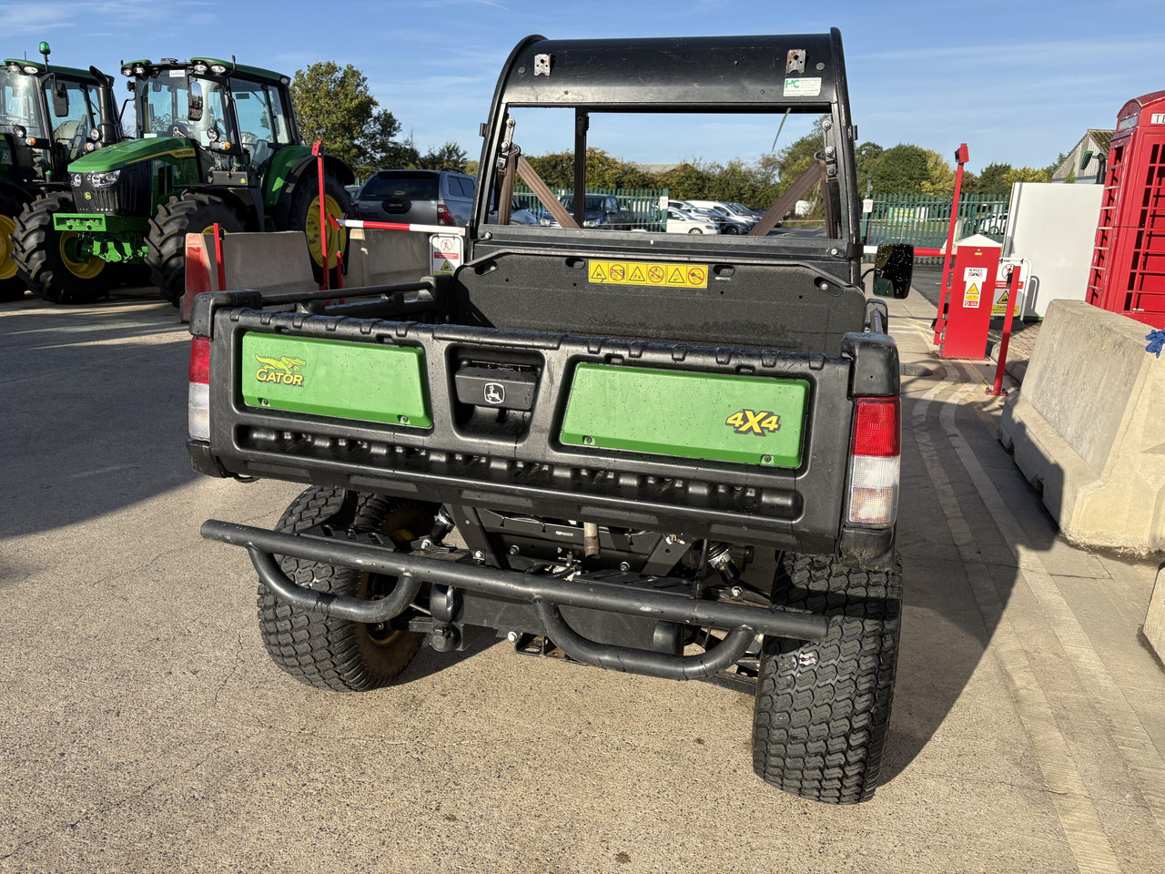 John Deere XUV855M Gator - ATV/ Xe 4 bánh: hình 4 John Deere XUV855M Gator - ATV/ Xe 4 bánh: hình 4