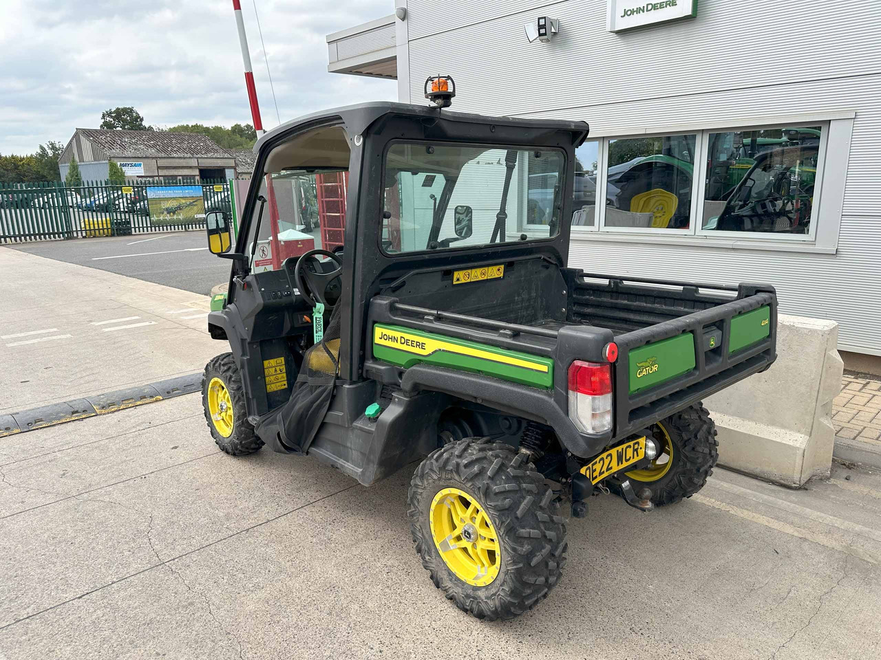 John Deere XUV865M - ATV/ Xe 4 bánh: hình 3 John Deere XUV865M - ATV/ Xe 4 bánh: hình 3