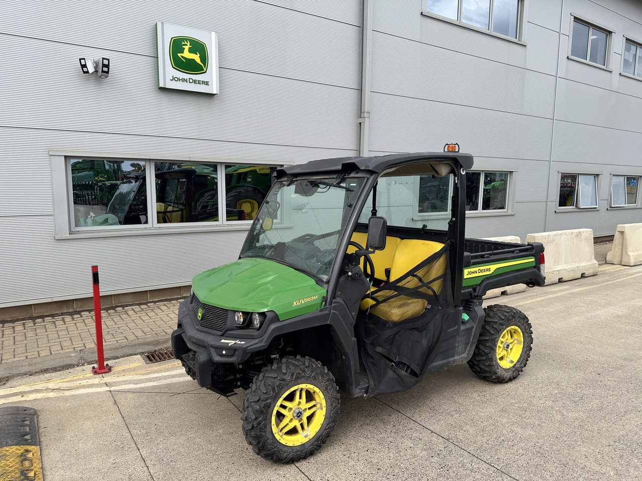 John Deere XUV865M - ATV/ Xe 4 bánh: hình 1 John Deere XUV865M - ATV/ Xe 4 bánh: hình 1