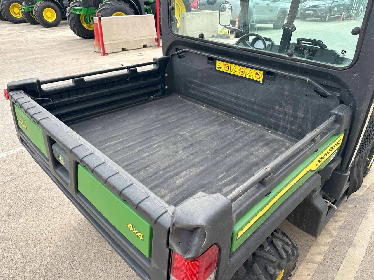 John Deere XUV865M - ATV/ Xe 4 bánh: hình 5 John Deere XUV865M - ATV/ Xe 4 bánh: hình 5