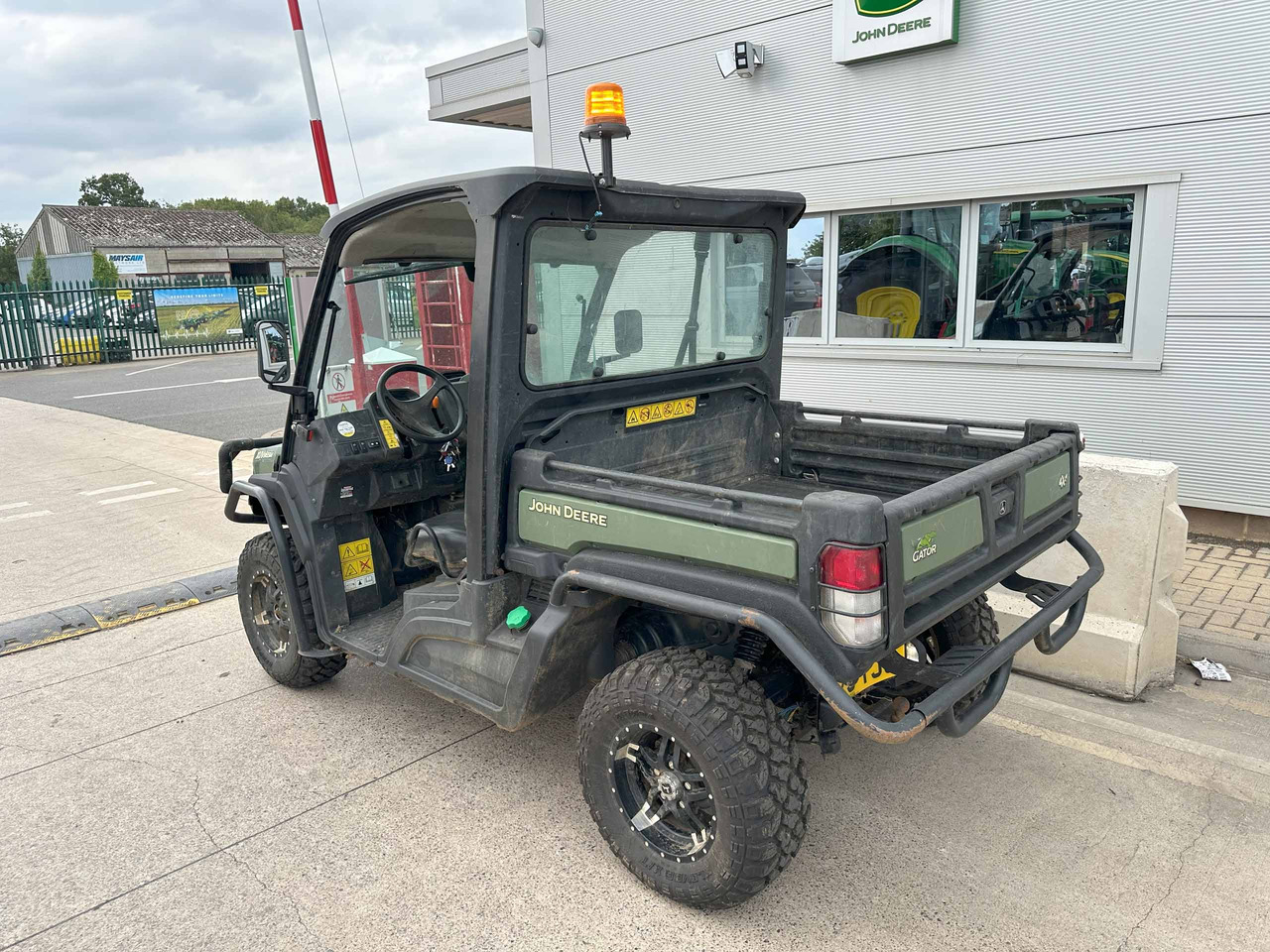 John Deere XUV865M - ATV/ Xe 4 bánh: hình 3 John Deere XUV865M - ATV/ Xe 4 bánh: hình 3