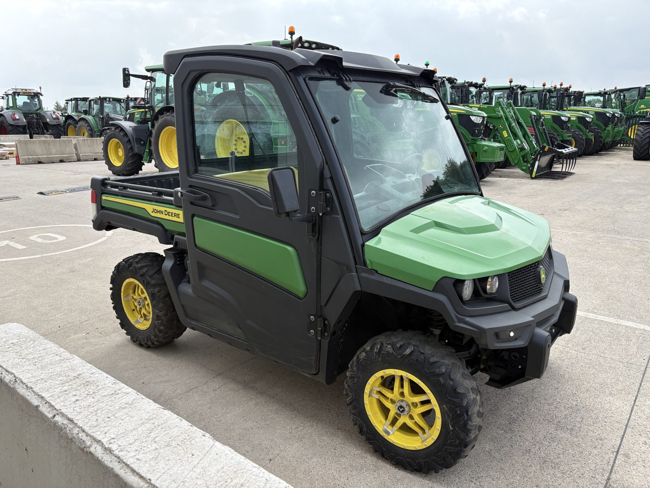 John Deere XUV865M Gator - ATV/ Xe 4 bánh: hình 2 John Deere XUV865M Gator - ATV/ Xe 4 bánh: hình 2