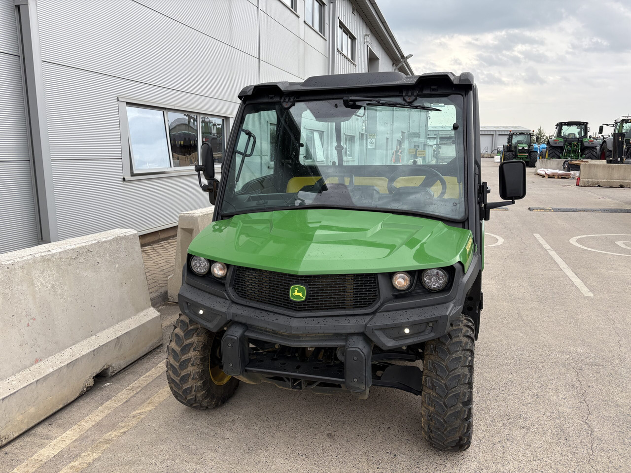 John Deere XUV865M Gator - ATV/ Xe 4 bánh: hình 2 John Deere XUV865M Gator - ATV/ Xe 4 bánh: hình 2