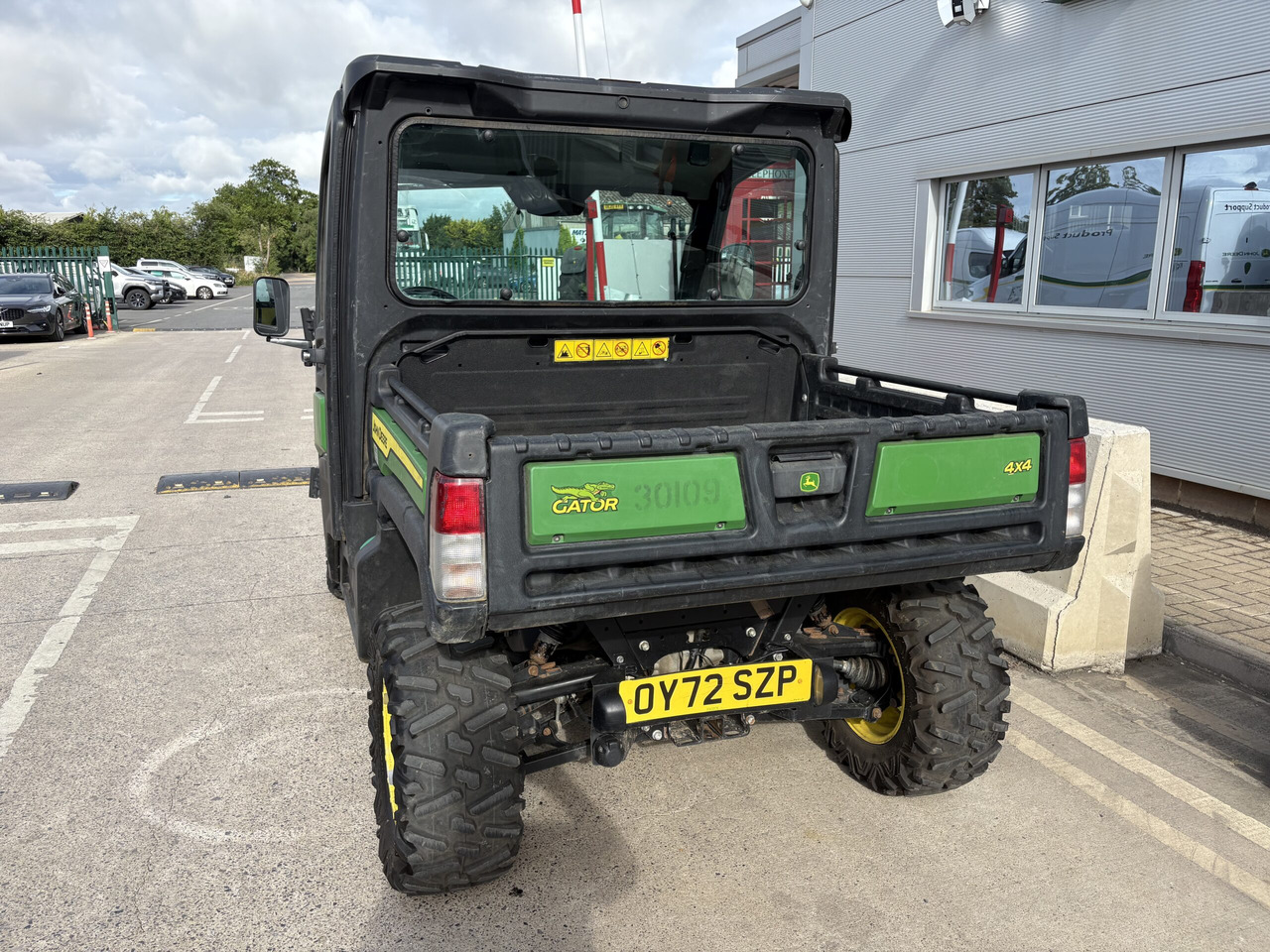 John Deere XUV865M Gator - ATV/ Xe 4 bánh: hình 2 John Deere XUV865M Gator - ATV/ Xe 4 bánh: hình 2