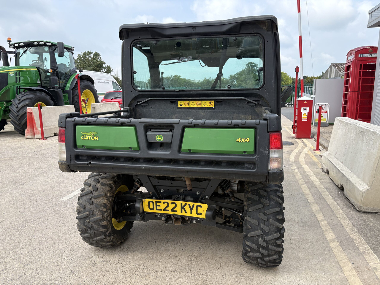 John Deere XUV865M Gator - ATV/ Xe 4 bánh: hình 4 John Deere XUV865M Gator - ATV/ Xe 4 bánh: hình 4