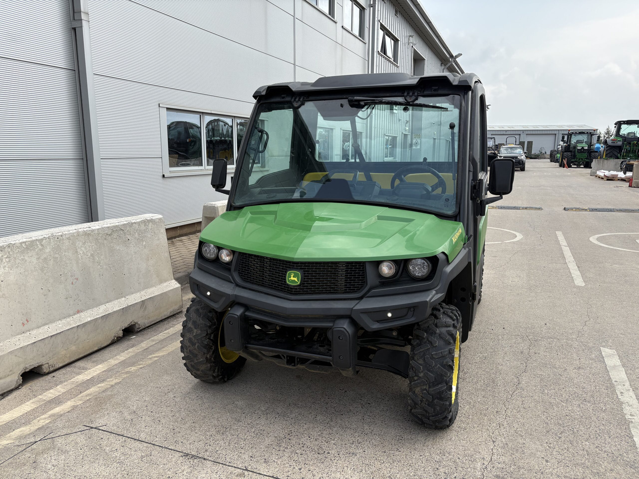 John Deere XUV865M Gator - ATV/ Xe 4 bánh: hình 3 John Deere XUV865M Gator - ATV/ Xe 4 bánh: hình 3