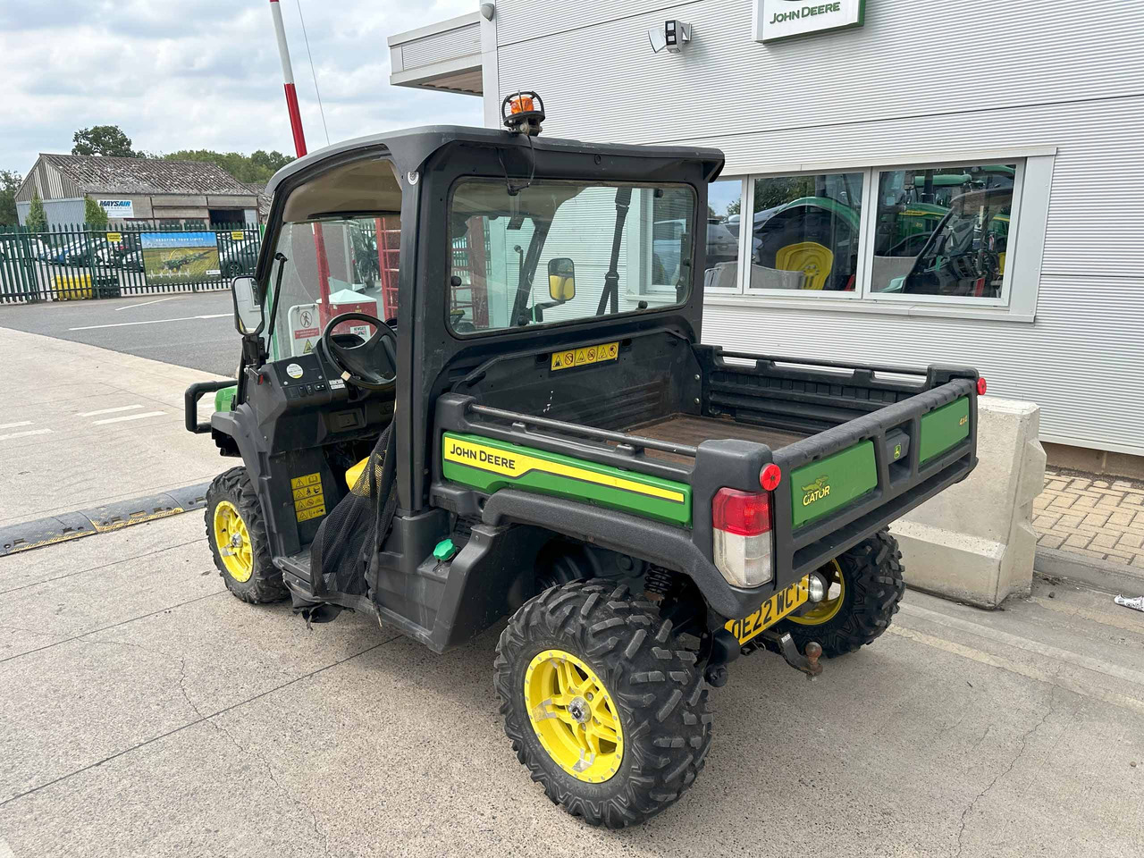 John Deere XUV865M Gator - ATV/ Xe 4 bánh: hình 3 John Deere XUV865M Gator - ATV/ Xe 4 bánh: hình 3