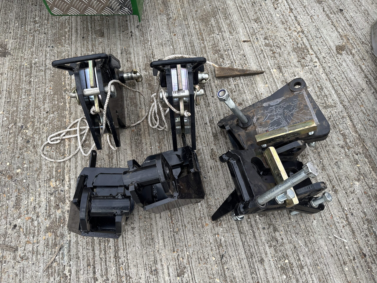 McConnel JCB 4220 Fastrac axle brackets - Dàn băm cỏ cần cẩu: hình 2 McConnel JCB 4220 Fastrac axle brackets - Dàn băm cỏ cần cẩu: hình 2