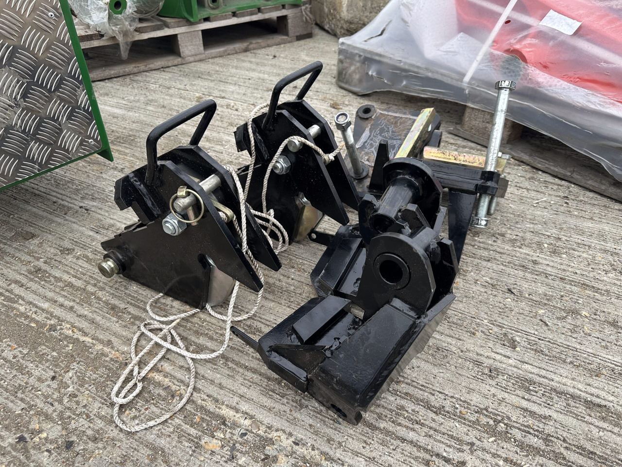 McConnel JCB 4220 Fastrac axle brackets - Dàn băm cỏ cần cẩu: hình 1 McConnel JCB 4220 Fastrac axle brackets - Dàn băm cỏ cần cẩu: hình 1