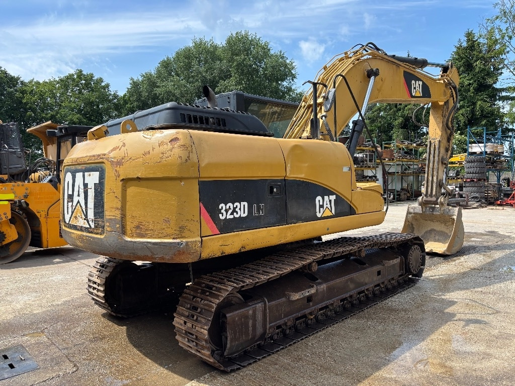 CAT 323 D LN - Máy xúc bánh xích: hình 4 CAT 323 D LN - Máy xúc bánh xích: hình 4