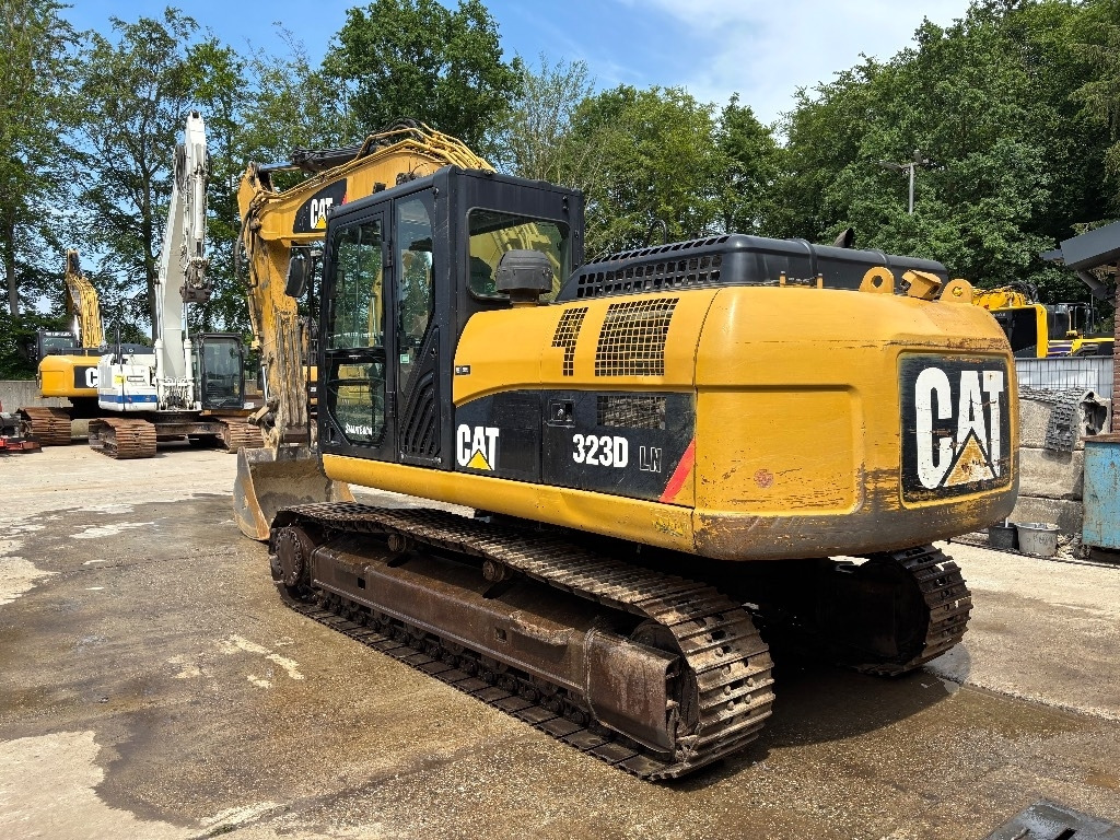 CAT 323 D LN - Máy xúc bánh xích: hình 3 CAT 323 D LN - Máy xúc bánh xích: hình 3