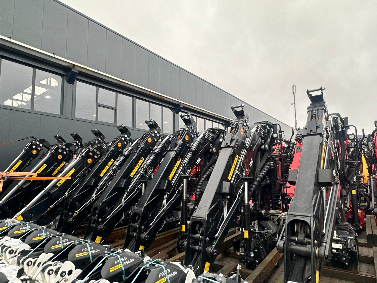Hiab LogLift 150 Z - Xe chở gỗ, Xe cẩu tự hành: hình 1 Hiab LogLift 150 Z - Xe chở gỗ, Xe cẩu tự hành: hình 1