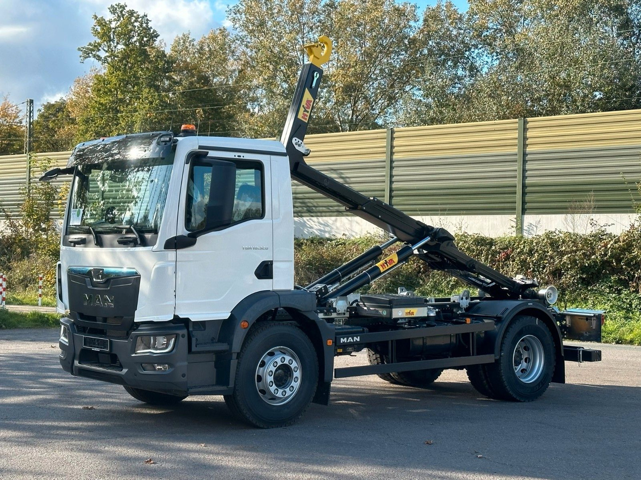 MAN TGM 18.320 4x2 Euro 6e Hyva 12-45 - Xe tải nâng móc, Xe cẩu tự hành: hình 2 MAN TGM 18.320 4x2 Euro 6e Hyva 12-45 - Xe tải nâng móc, Xe cẩu tự hành: hình 2