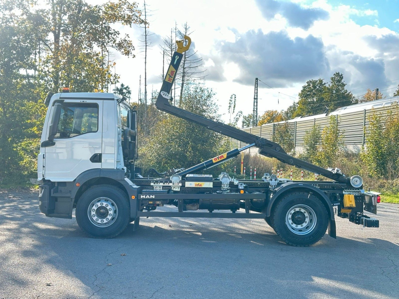 MAN TGM 18.320 4x2 Euro 6e Hyva 12-45 - Xe tải nâng móc, Xe cẩu tự hành: hình 3 MAN TGM 18.320 4x2 Euro 6e Hyva 12-45 - Xe tải nâng móc, Xe cẩu tự hành: hình 3
