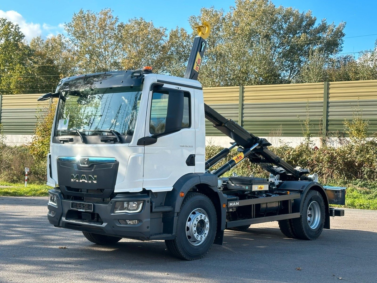 MAN TGM 18.320 4x2 Euro 6e Hyva 12-45 - Xe tải nâng móc, Xe cẩu tự hành: hình 1 MAN TGM 18.320 4x2 Euro 6e Hyva 12-45 - Xe tải nâng móc, Xe cẩu tự hành: hình 1