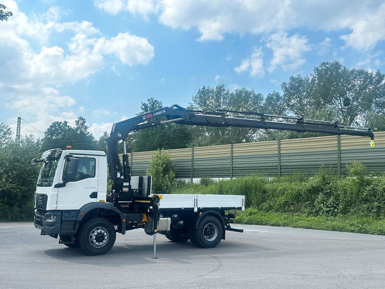 MAN TGM 18.320 4x4 Euro 6e Pritsche Hiab 228-4 Kran - Xe cẩu tự hành: hình 2 MAN TGM 18.320 4x4 Euro 6e Pritsche Hiab 228-4 Kran - Xe cẩu tự hành: hình 2