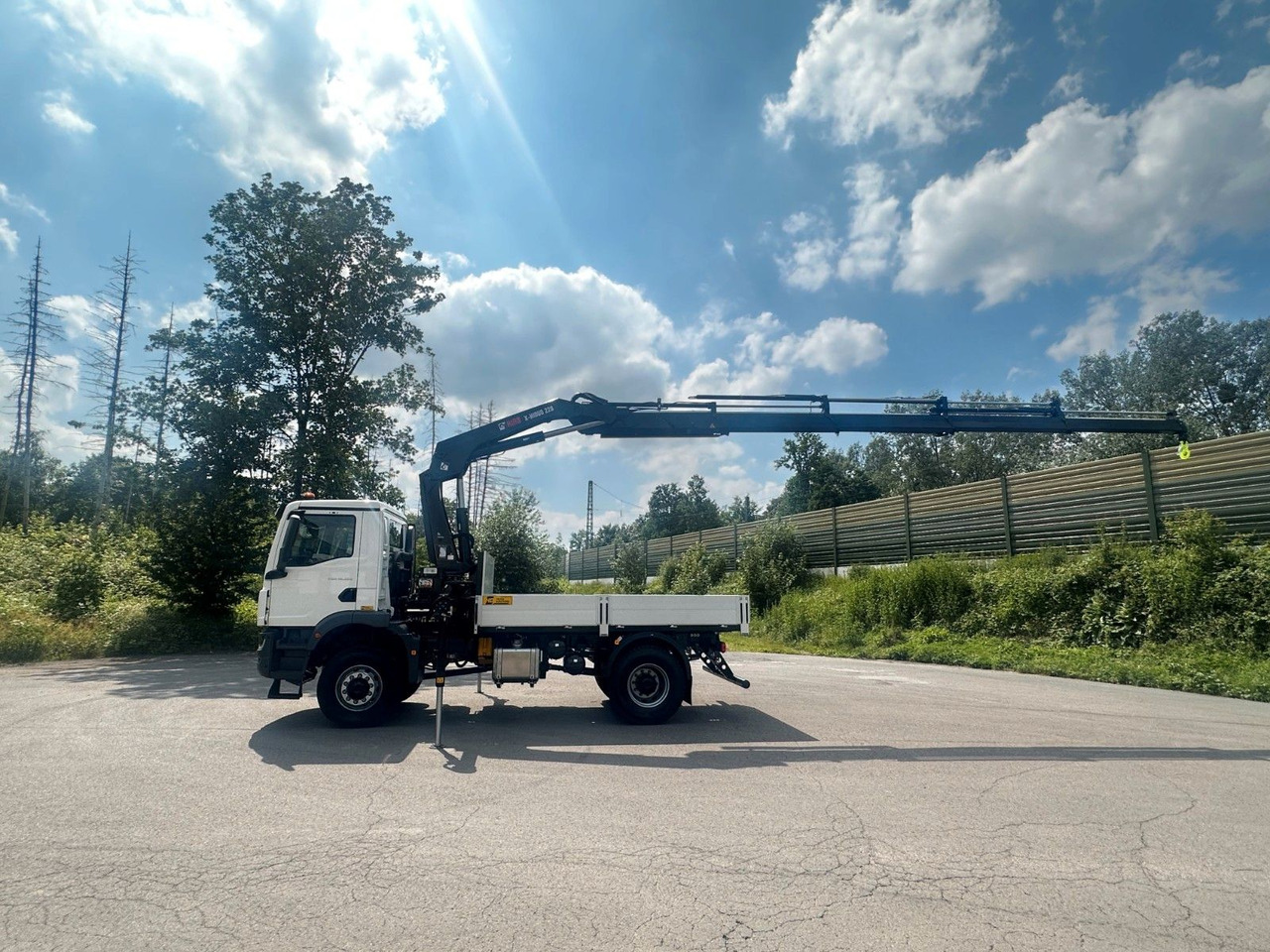 MAN TGM 18.320 4x4 Euro 6e Pritsche Hiab 228-4 Kran - Xe cẩu tự hành: hình 3 MAN TGM 18.320 4x4 Euro 6e Pritsche Hiab 228-4 Kran - Xe cẩu tự hành: hình 3
