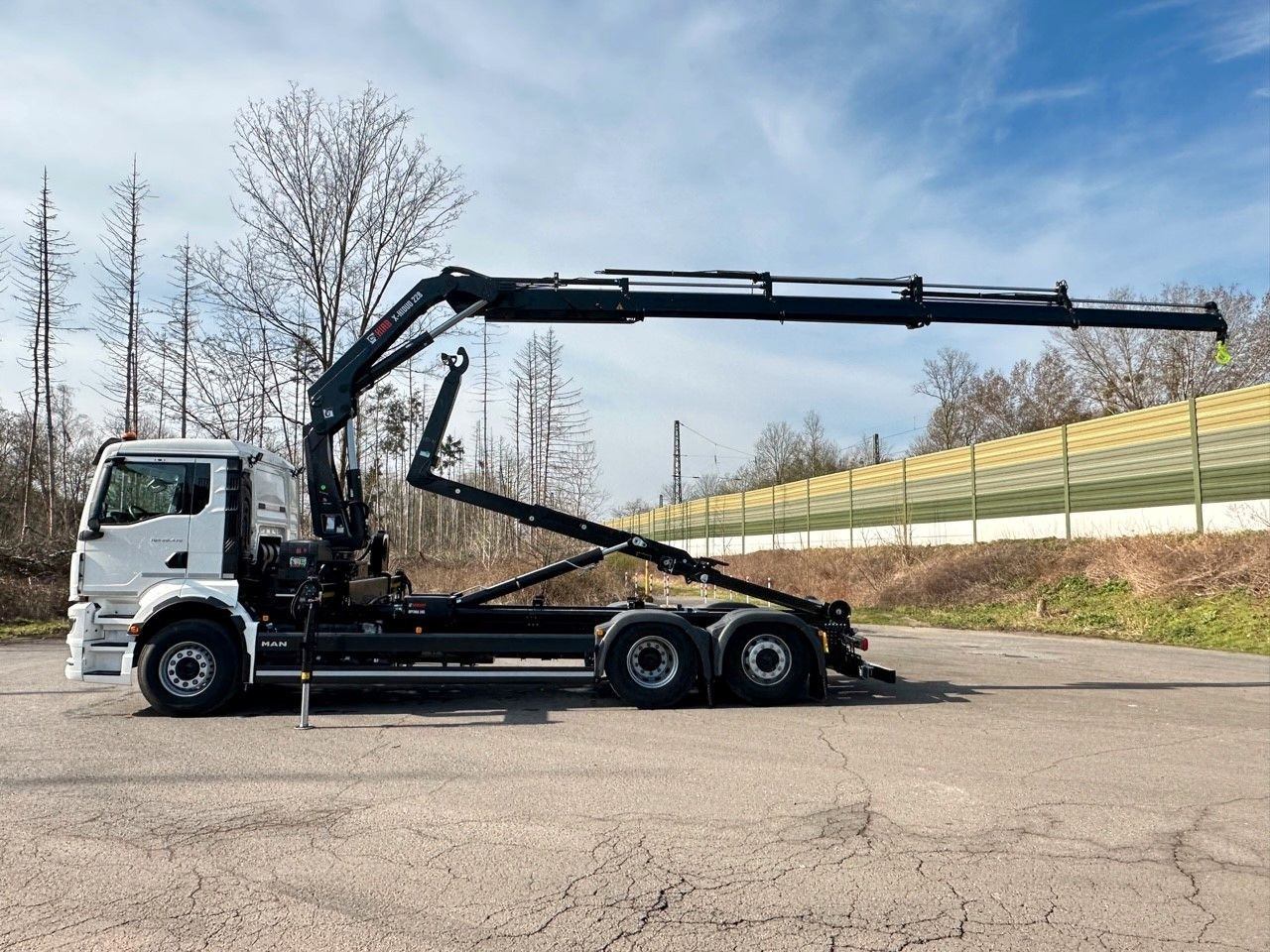 MAN TGS 26.470 6x2 Abrollkipper + Kran Hiab 228-4 - Xe tải nâng móc, Xe cẩu tự hành: hình 2 MAN TGS 26.470 6x2 Abrollkipper + Kran Hiab 228-4 - Xe tải nâng móc, Xe cẩu tự hành: hình 2