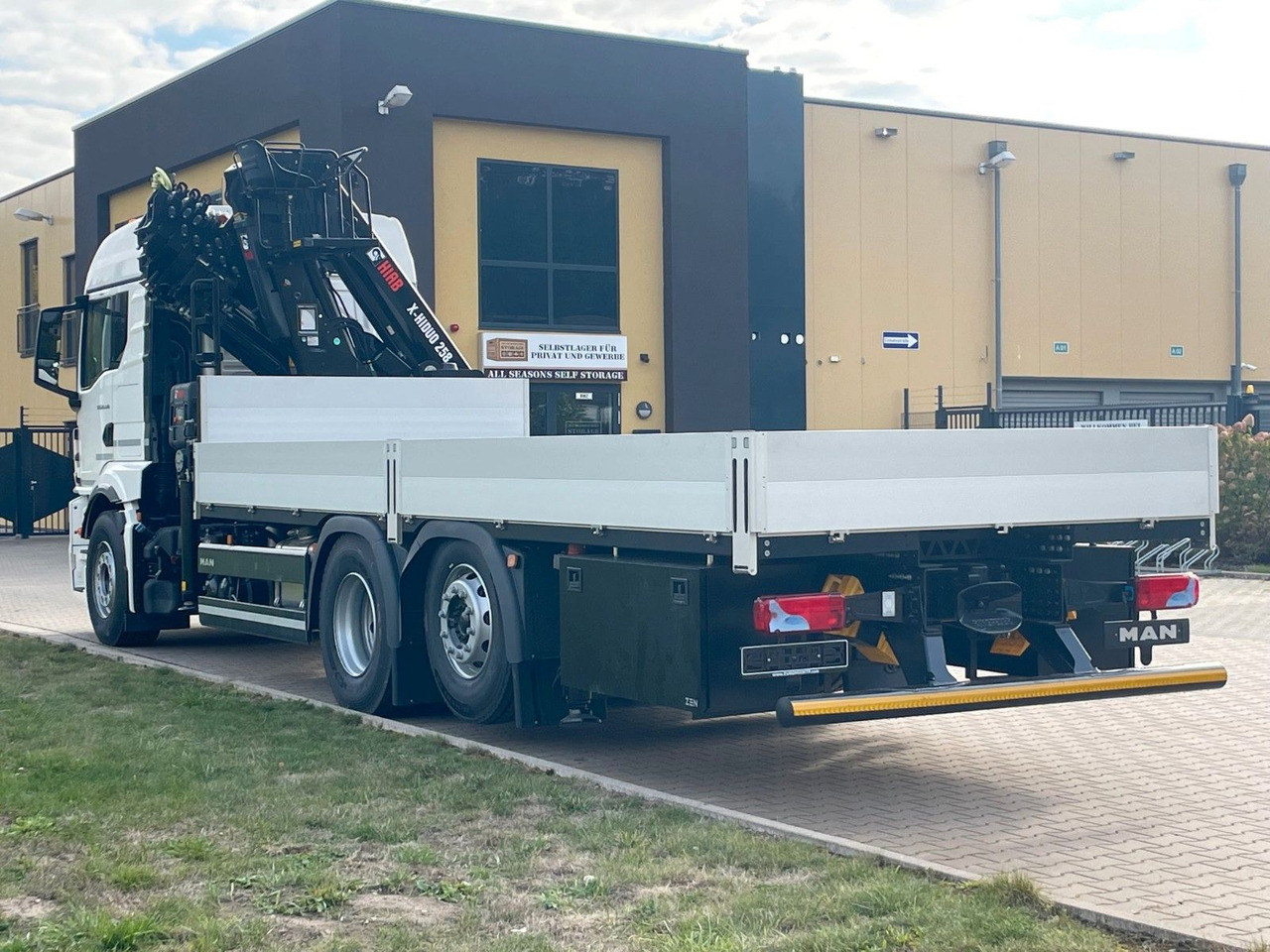 MAN TGS 26.480 /6X Hiab X-HIRRO 302 E-6 JIB 70x4 - Xe tải thùng lửng/ Phẳng, Xe cẩu tự hành: hình 4 MAN TGS 26.480 /6X Hiab X-HIRRO 302 E-6 JIB 70x4 - Xe tải thùng lửng/ Phẳng, Xe cẩu tự hành: hình 4