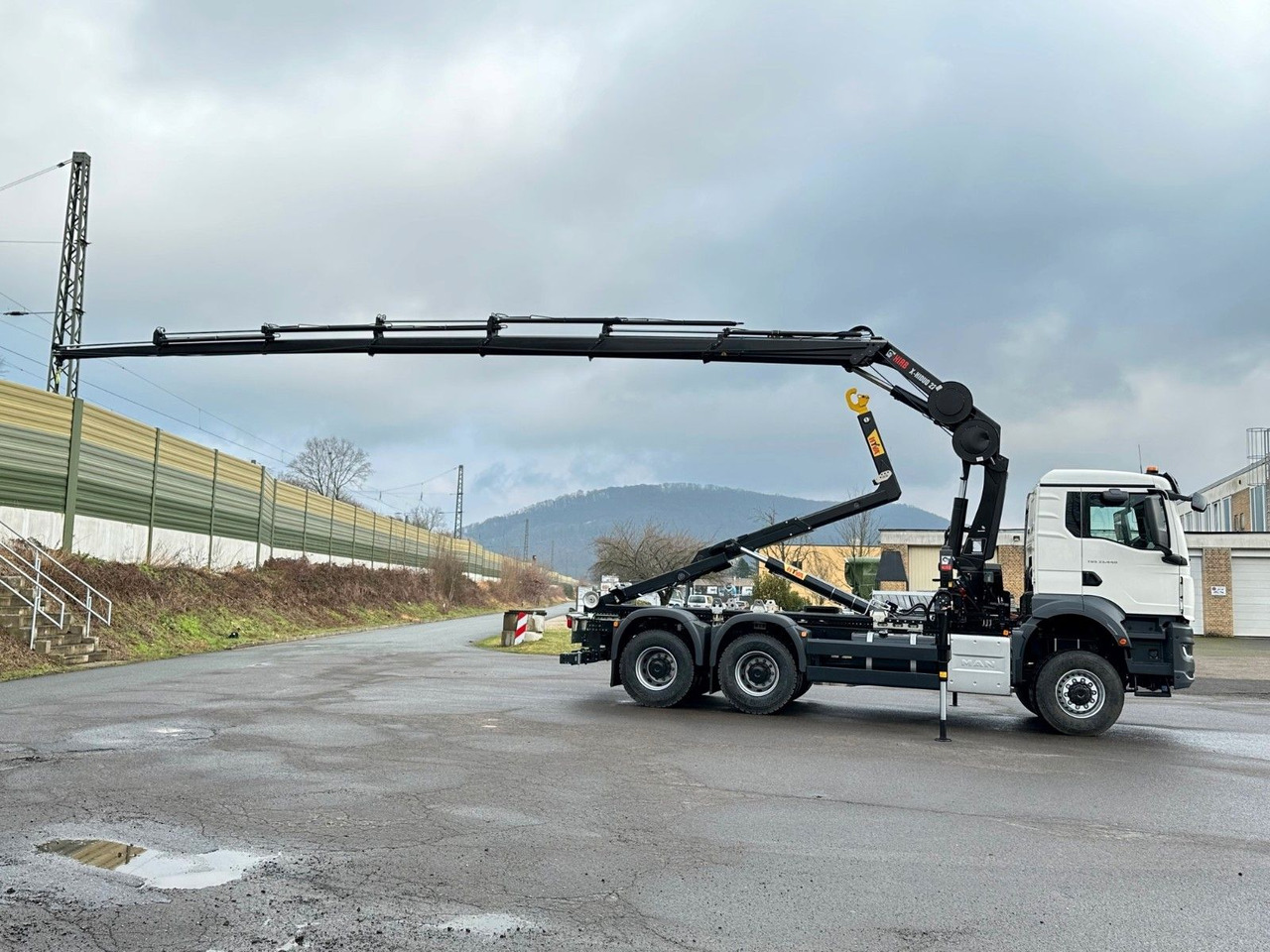 MAN TGS 33.440 6x6 BB Abrollkipper+Kran Hiab 228-6 - Xe tải nâng móc, Xe cẩu tự hành: hình 4 MAN TGS 33.440 6x6 BB Abrollkipper+Kran Hiab 228-6 - Xe tải nâng móc, Xe cẩu tự hành: hình 4
