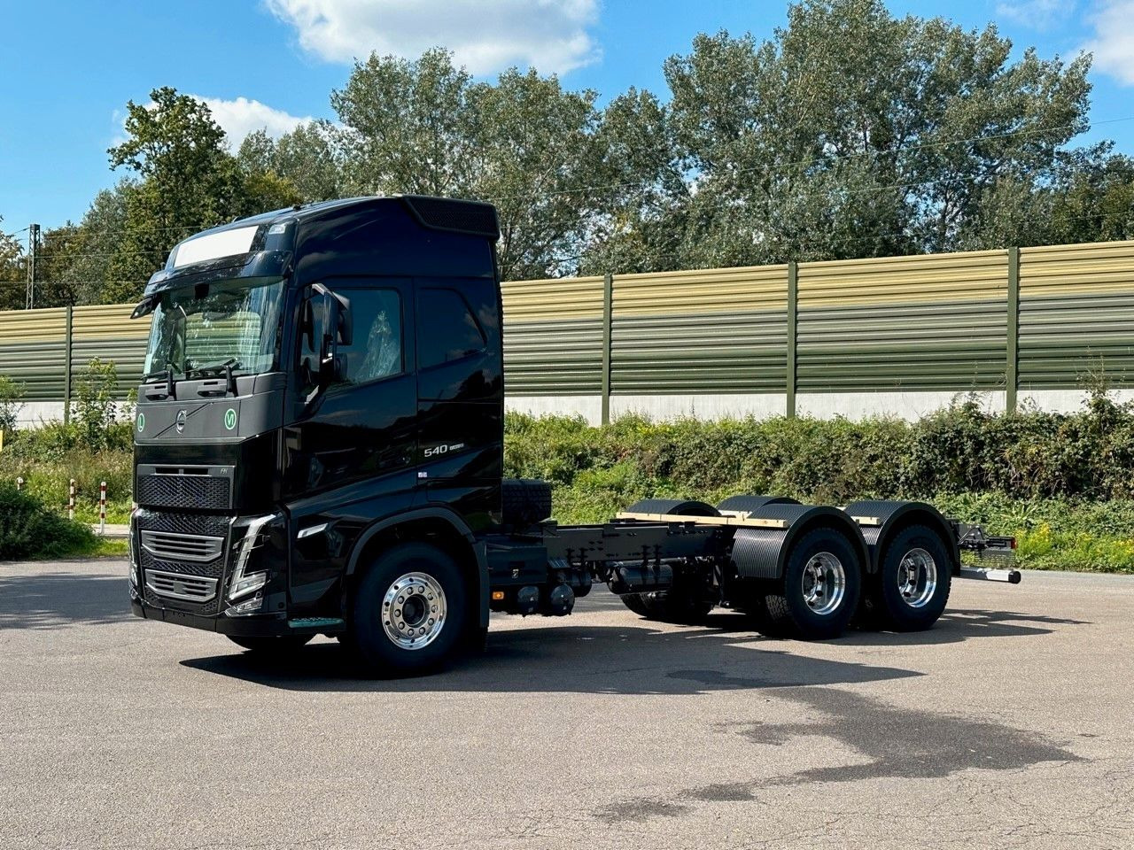 Volvo FH 540 6x4 - Xe tải khung gầm: hình 2 Volvo FH 540 6x4 - Xe tải khung gầm: hình 2