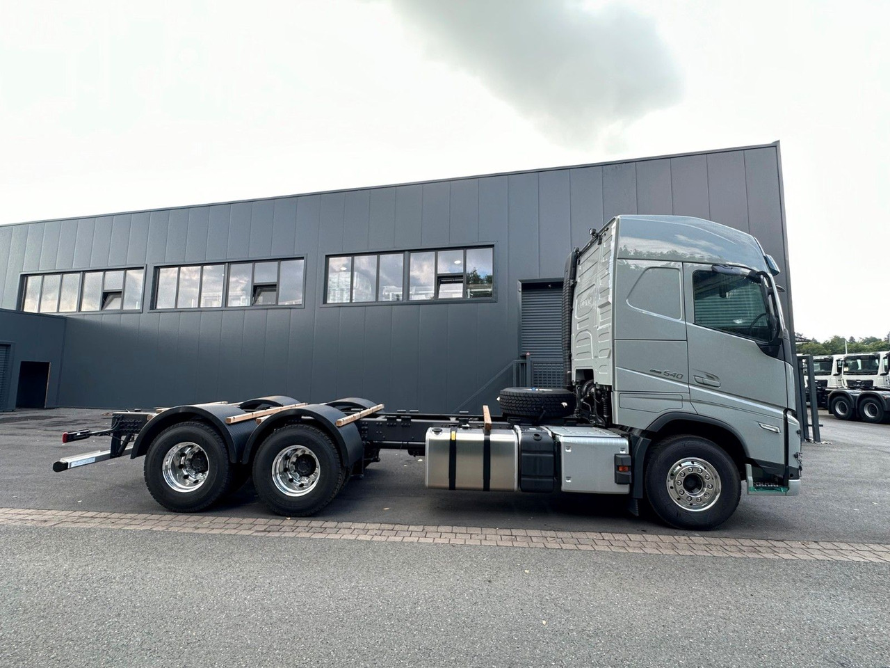 Volvo FH 540 6x4 - Xe tải khung gầm: hình 4 Volvo FH 540 6x4 - Xe tải khung gầm: hình 4