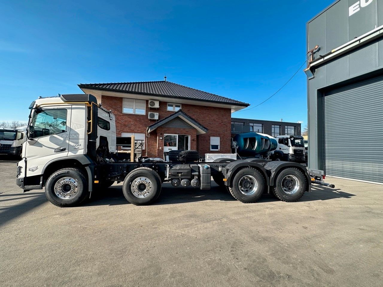 Volvo FMX 500 8x4 - Xe tải khung gầm: hình 2 Volvo FMX 500 8x4 - Xe tải khung gầm: hình 2