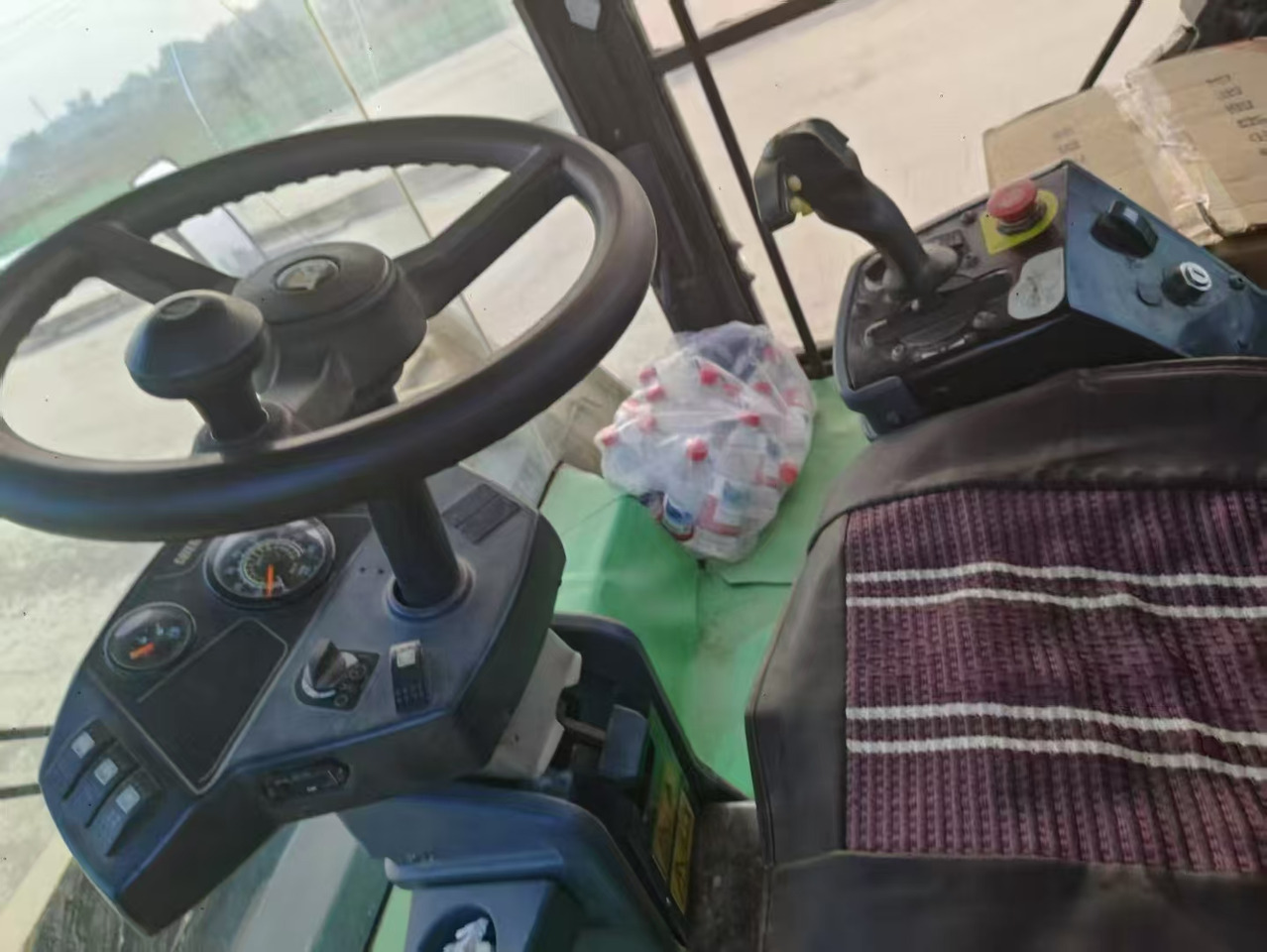 CATERPILLAR CB564D - Máy lăn đường: hình 4 CATERPILLAR CB564D - Máy lăn đường: hình 4