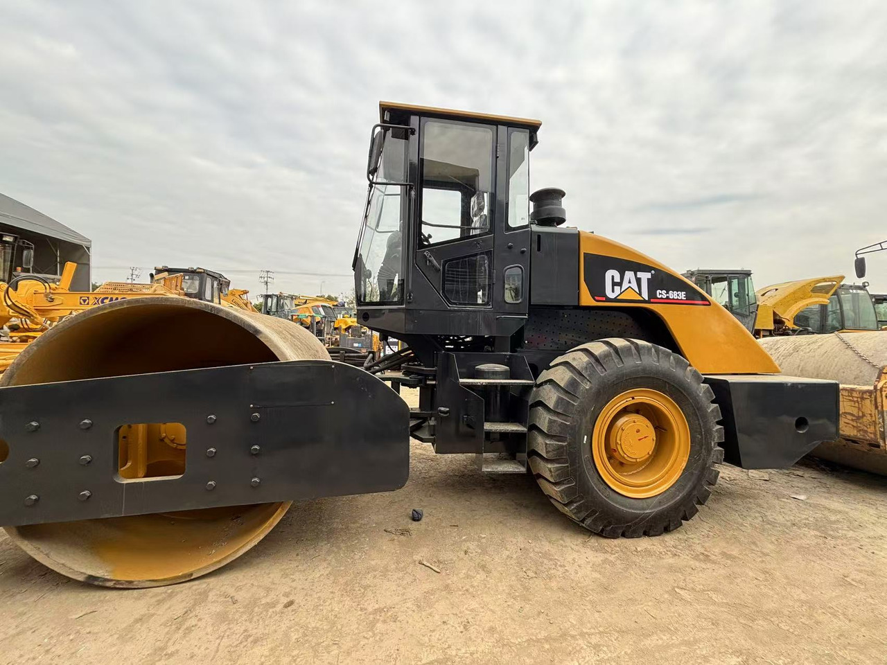 CATERPILLAR CS683E - Máy đầm: hình 4 CATERPILLAR CS683E - Máy đầm: hình 4