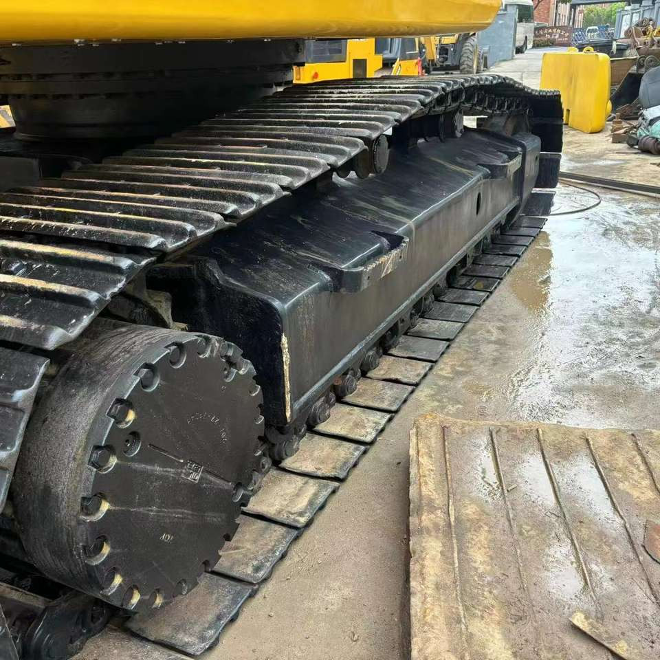 KOMATSU PC 300 - Máy xúc bánh xích: hình 2 KOMATSU PC 300 - Máy xúc bánh xích: hình 2