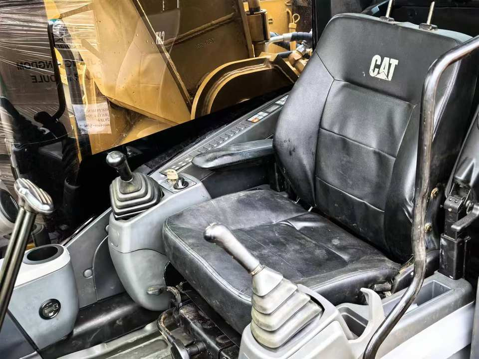 Low Price Used Caterpillar CAT 330D2L Excavators 33 TON 1.5M³ Bucket Capacity CN 2022 Machinery Test Report Track Shoes Included - Máy xúc bánh xích: hình 3 Low Price Used Caterpillar CAT 330D2L Excavators 33 TON 1.5M³ Bucket Capacity CN 2022 Machinery Test Report Track Shoes Included - Máy xúc bánh xích: hình 3