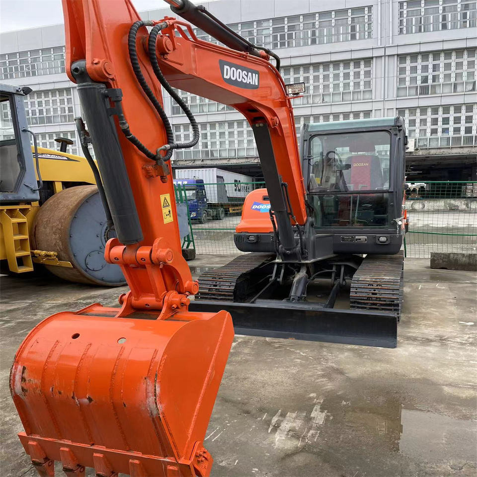 Original Color Used Doosan Dx55 Mini Excavator Used 5 Ton 5.5ton Mini Doosan Excavator for Sale Used Doosan Dx55-9c - Máy xúc mini: hình 2 Original Color Used Doosan Dx55 Mini Excavator Used 5 Ton 5.5ton Mini Doosan Excavator for Sale Used Doosan Dx55-9c - Máy xúc mini: hình 2