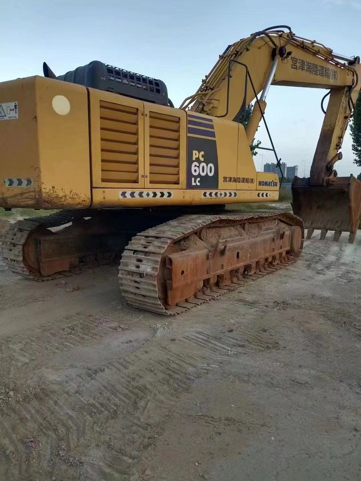 USED EXCAVATOR Good Condition Komatsu PC600-8 Original Japan Cheap Used Excavators Used Original Japan Komatsu PC600 - Máy xúc bánh xích: hình 2 USED EXCAVATOR Good Condition Komatsu PC600-8 Original Japan Cheap Used Excavators Used Original Japan Komatsu PC600 - Máy xúc bánh xích: hình 2