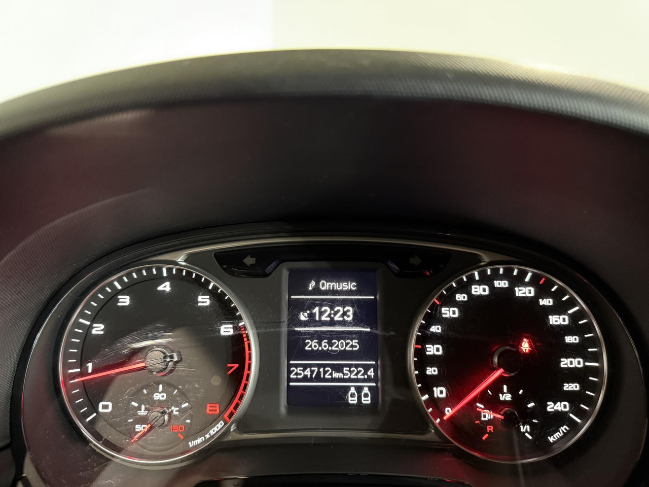 Audi A1 1.2 TFSI Attraction Pro Line Business 2011 254.714 km 76-PBP-8 - Hatchback: hình 4 Audi A1 1.2 TFSI Attraction Pro Line Business 2011 254.714 km 76-PBP-8 - Hatchback: hình 4