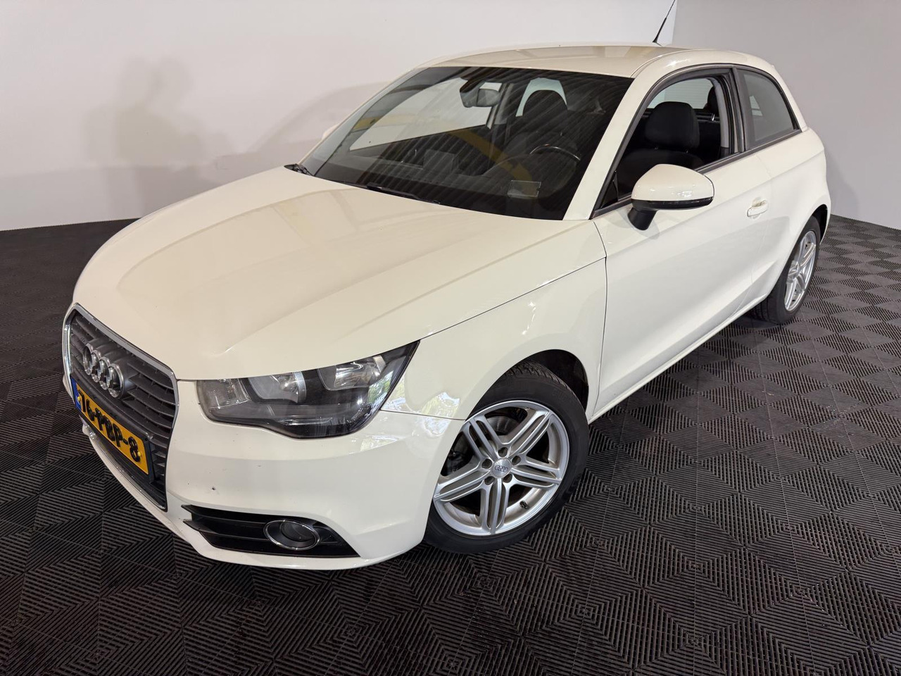 Audi A1 1.2 TFSI Attraction Pro Line Business 2011 254.714 km 76-PBP-8 - Hatchback: hình 1 Audi A1 1.2 TFSI Attraction Pro Line Business 2011 254.714 km 76-PBP-8 - Hatchback: hình 1