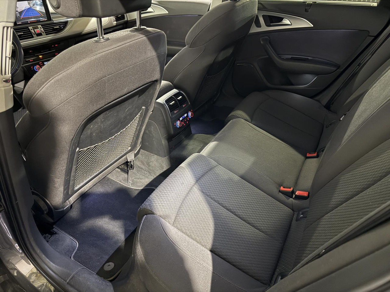 Audi | A6 Avant | 1.8 TFSI ultra Premium Edition | 2016 | 240.412 km | Automaat | L563VD | Geen oordeel - Xe hơi: hình 2 Audi | A6 Avant | 1.8 TFSI ultra Premium Edition | 2016 | 240.412 km | Automaat | L563VD | Geen oordeel - Xe hơi: hình 2