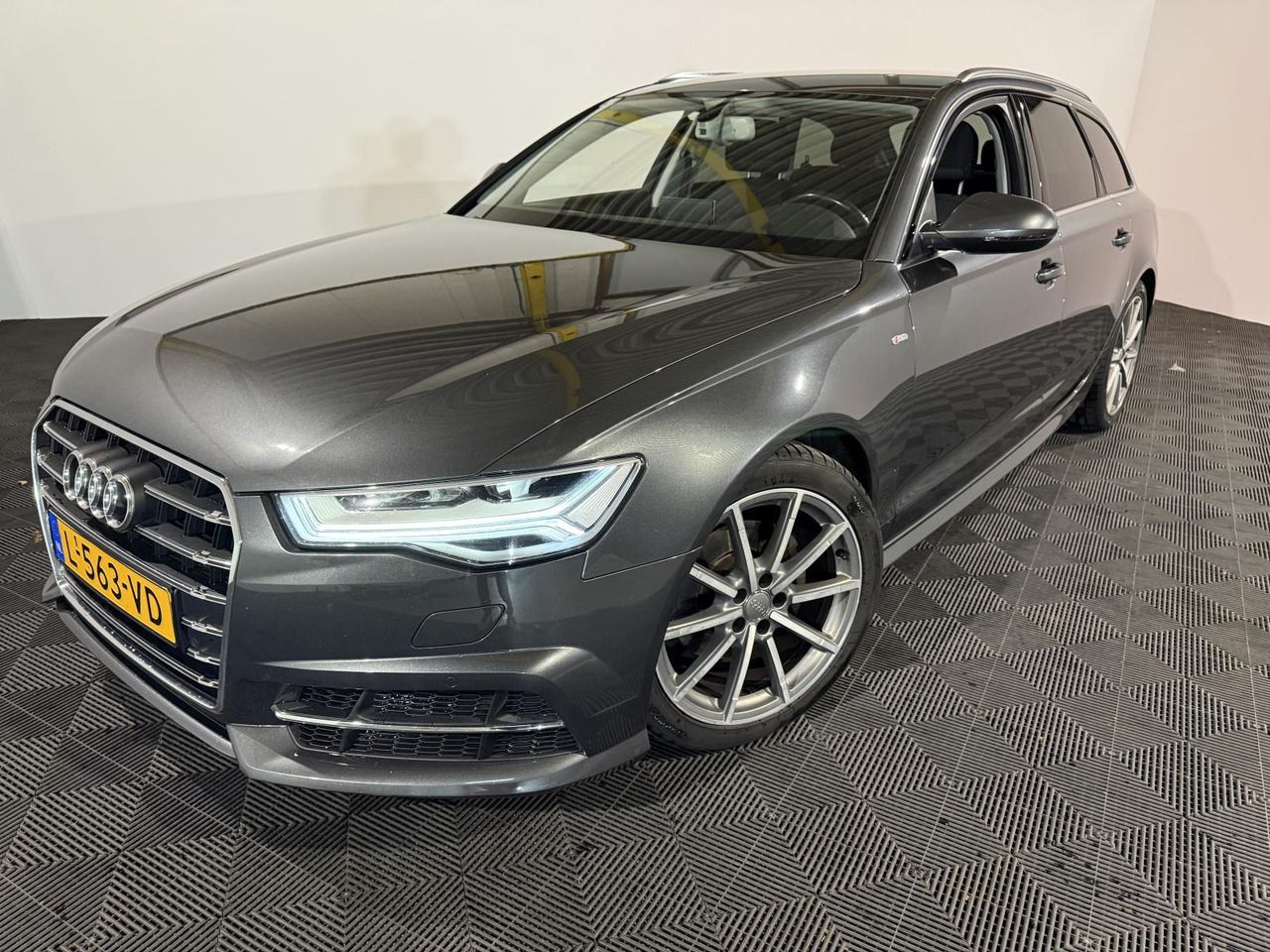 Audi | A6 Avant | 1.8 TFSI ultra Premium Edition | 2016 | 240.412 km | Automaat | L563VD | Geen oordeel - Xe hơi: hình 1 Audi | A6 Avant | 1.8 TFSI ultra Premium Edition | 2016 | 240.412 km | Automaat | L563VD | Geen oordeel - Xe hơi: hình 1