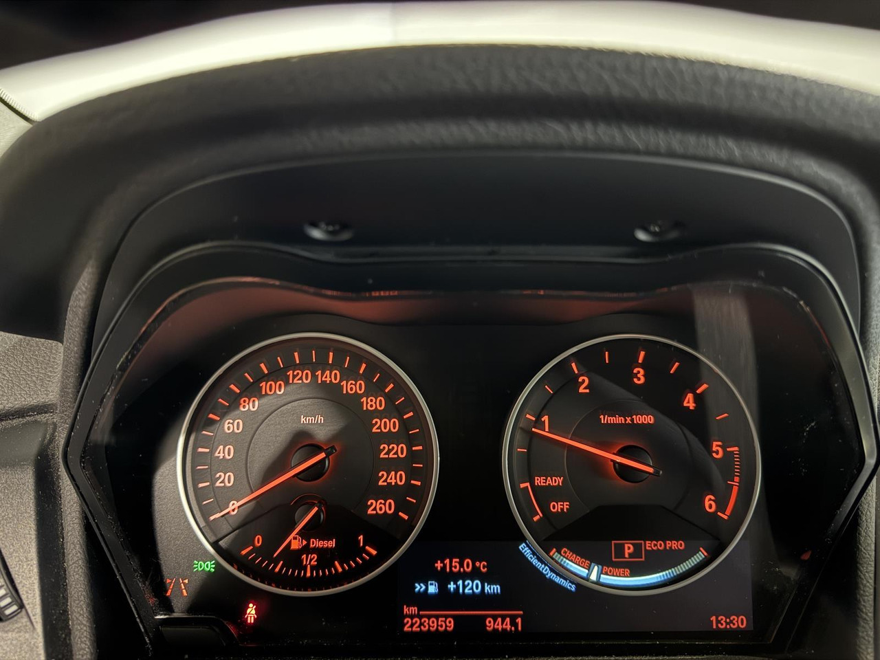 BMW | 2-serie Active Tourer | 218d Corporate Lease Luxury | 2015 | 223.959 km | HG351B | Logisch - Xe hơi: hình 4 BMW | 2-serie Active Tourer | 218d Corporate Lease Luxury | 2015 | 223.959 km | HG351B | Logisch - Xe hơi: hình 4