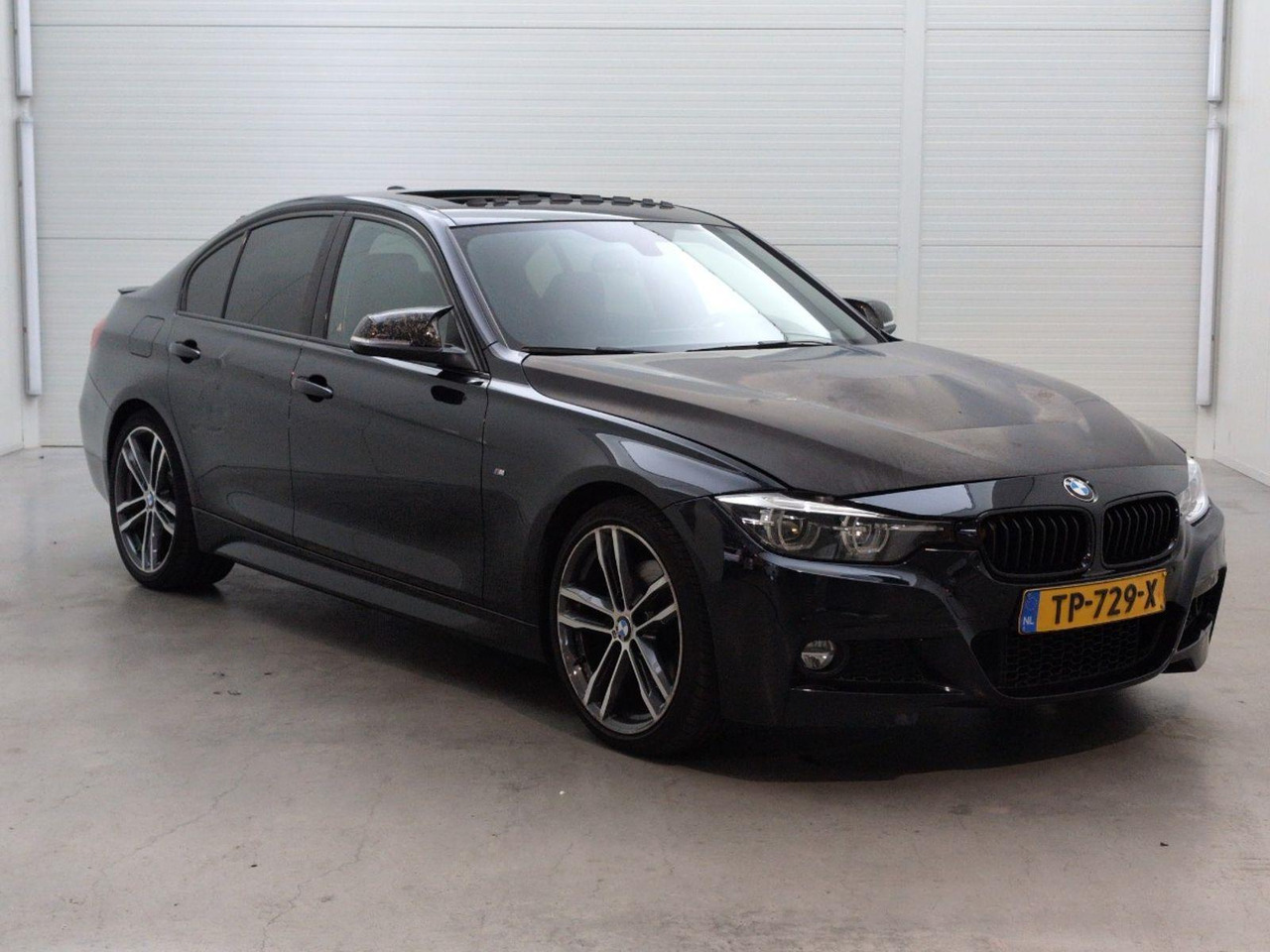 BMW 3-serie 330i Edition M Sport Shadow High Executive | 2018 | 184.569 km | Automaat | TP729X | NAP: Logisch - Sedan: hình 2 BMW 3-serie 330i Edition M Sport Shadow High Executive | 2018 | 184.569 km | Automaat | TP729X | NAP: Logisch - Sedan: hình 2