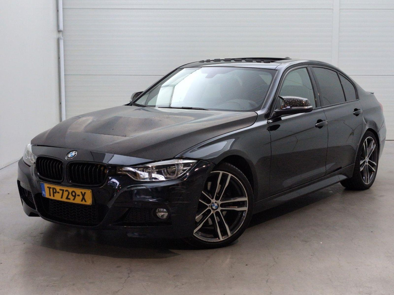 BMW 3-serie 330i Edition M Sport Shadow High Executive | 2018 | 184.569 km | Automaat | TP729X | NAP: Logisch - Sedan: hình 1 BMW 3-serie 330i Edition M Sport Shadow High Executive | 2018 | 184.569 km | Automaat | TP729X | NAP: Logisch - Sedan: hình 1